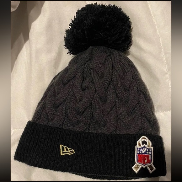 Women’s New Era NFL Indianapolis Colts Football Hat Beanie Stocking Cap Pom 🏈 - Picture 2 of 6